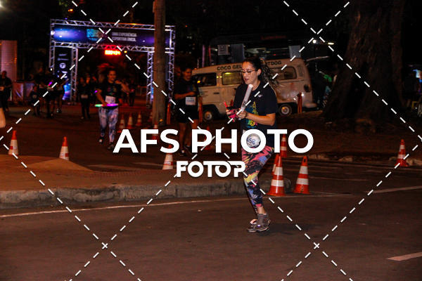 Compre as suas fotos do eventoNeon Night Run 2019 - Belo Horizonte no Fotop