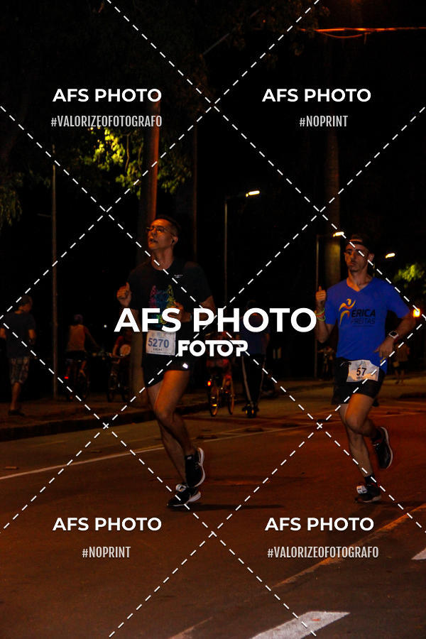 Achetez vos photos de l'vnementNeon Night Run 2019 - Belo Horizonte sur Fotop