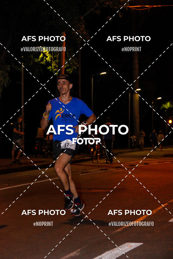 Achetez vos photos de l'vnementNeon Night Run 2019 - Belo Horizonte sur Fotop