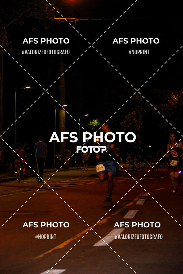 Achetez vos photos de l'vnementNeon Night Run 2019 - Belo Horizonte sur Fotop