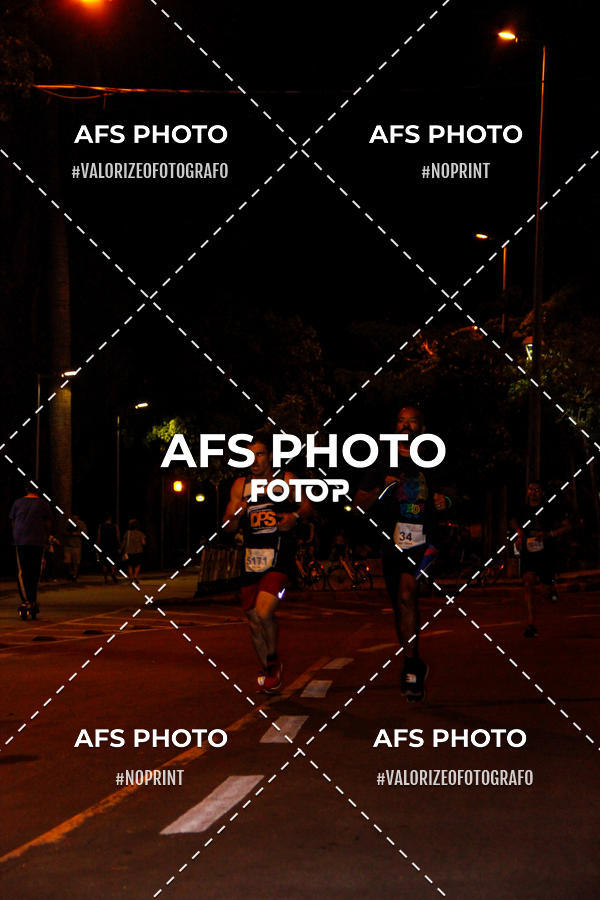Achetez vos photos de l'vnementNeon Night Run 2019 - Belo Horizonte sur Fotop
