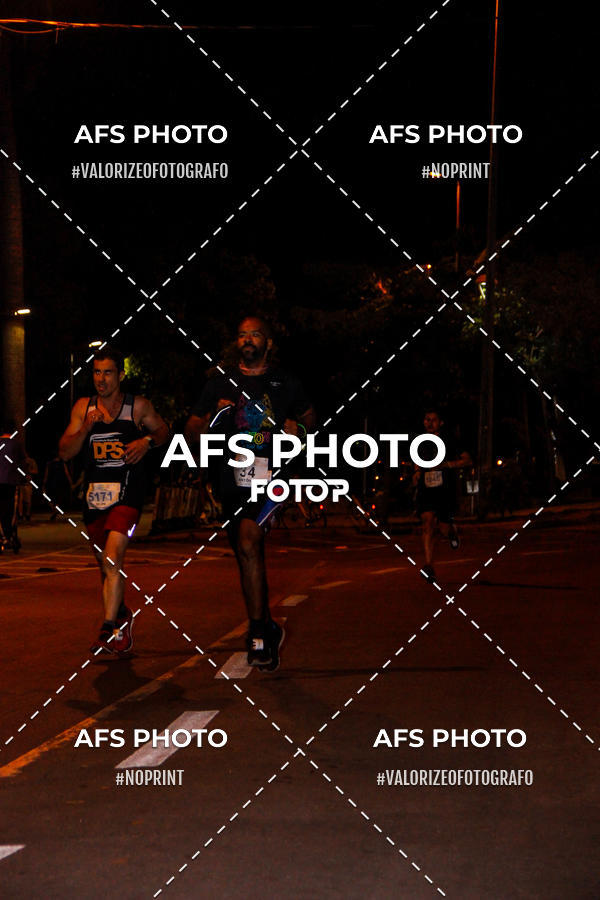 Achetez vos photos de l'vnementNeon Night Run 2019 - Belo Horizonte sur Fotop