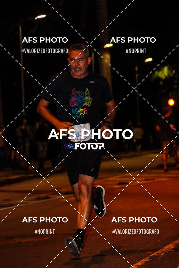Achetez vos photos de l'vnementNeon Night Run 2019 - Belo Horizonte sur Fotop
