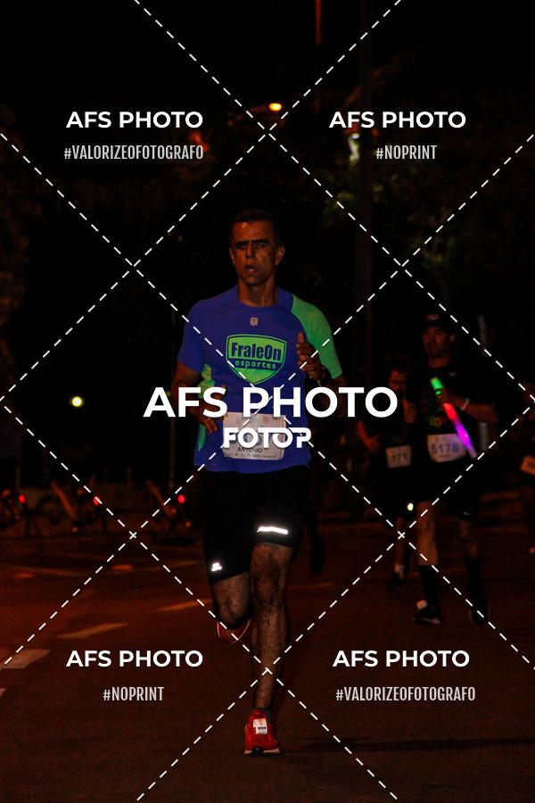 Achetez vos photos de l'vnementNeon Night Run 2019 - Belo Horizonte sur Fotop