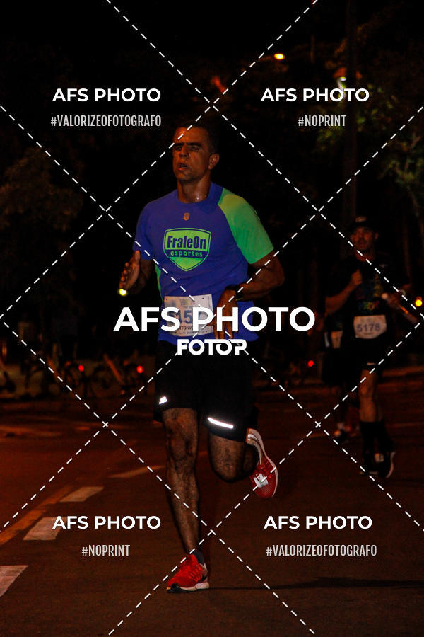 Achetez vos photos de l'vnementNeon Night Run 2019 - Belo Horizonte sur Fotop