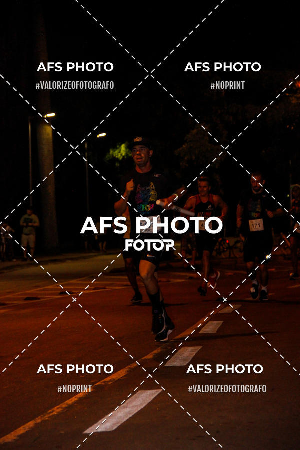 Achetez vos photos de l'vnementNeon Night Run 2019 - Belo Horizonte sur Fotop