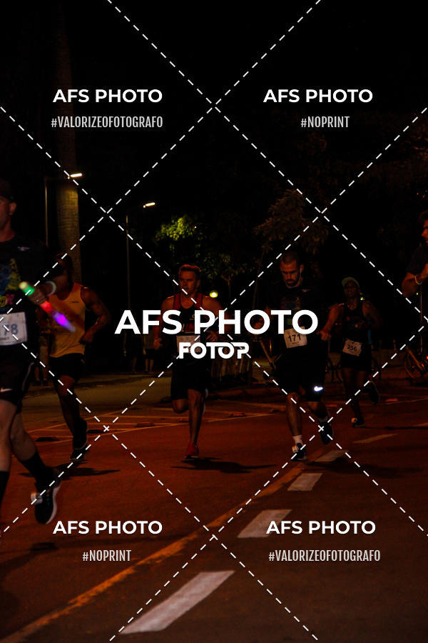 Achetez vos photos de l'vnementNeon Night Run 2019 - Belo Horizonte sur Fotop