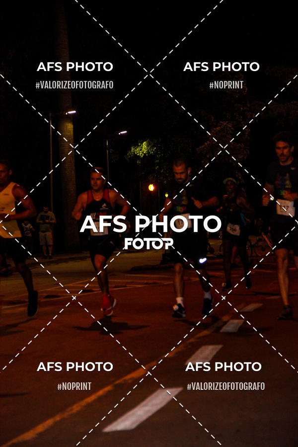 Achetez vos photos de l'vnementNeon Night Run 2019 - Belo Horizonte sur Fotop