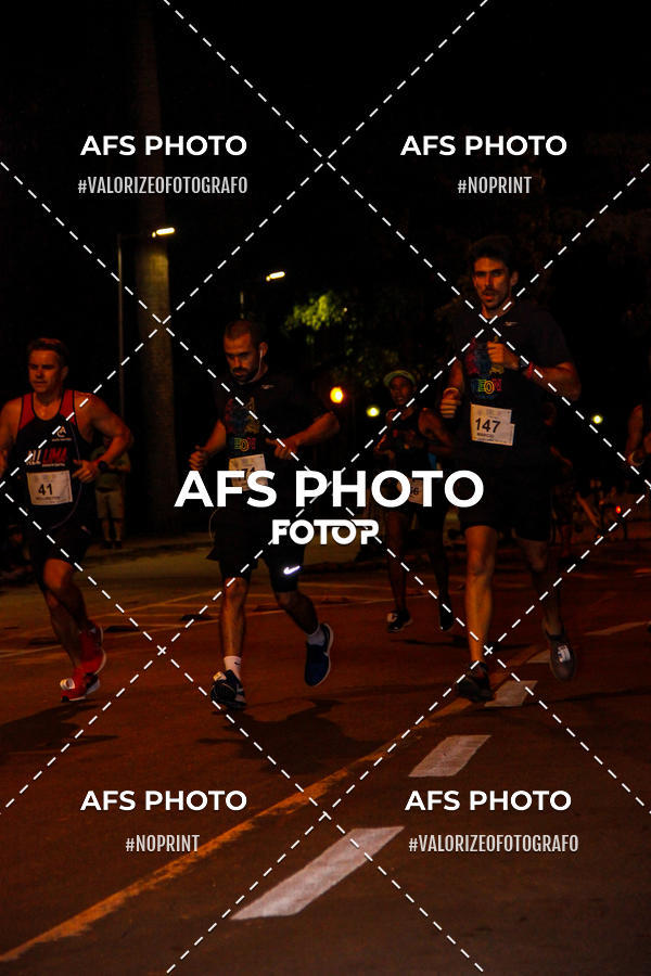 Achetez vos photos de l'vnementNeon Night Run 2019 - Belo Horizonte sur Fotop