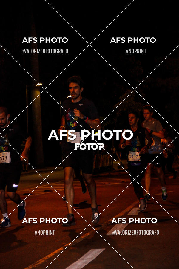 Achetez vos photos de l'vnementNeon Night Run 2019 - Belo Horizonte sur Fotop
