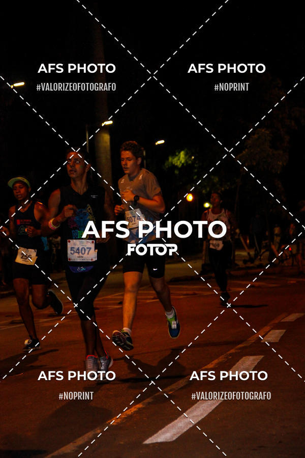 Achetez vos photos de l'vnementNeon Night Run 2019 - Belo Horizonte sur Fotop