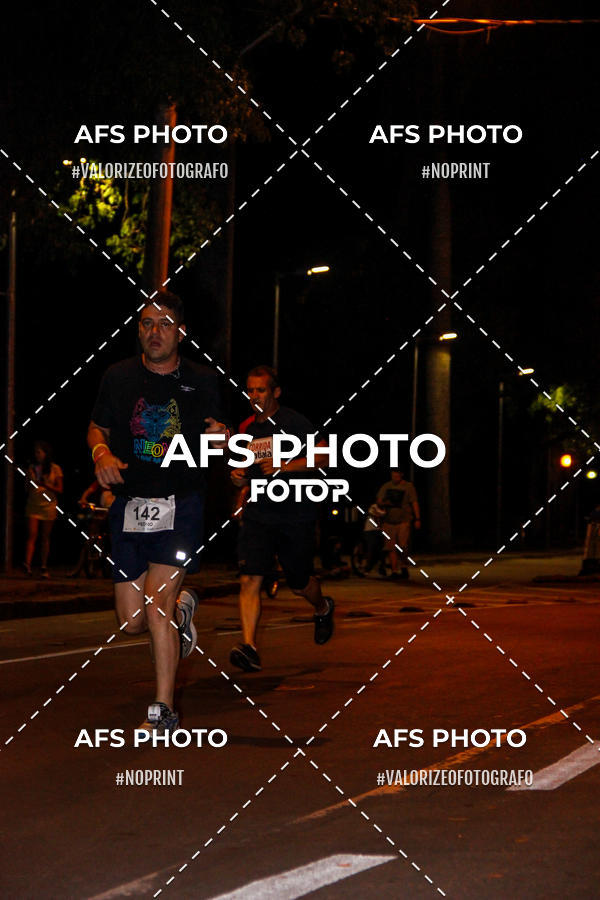 Achetez vos photos de l'vnementNeon Night Run 2019 - Belo Horizonte sur Fotop