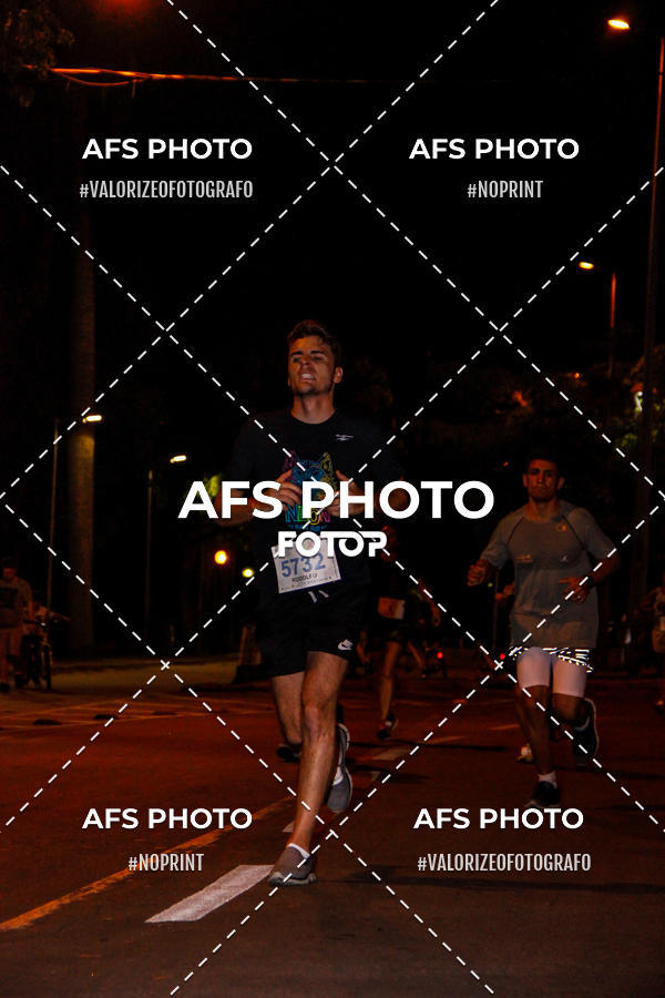 Achetez vos photos de l'vnementNeon Night Run 2019 - Belo Horizonte sur Fotop