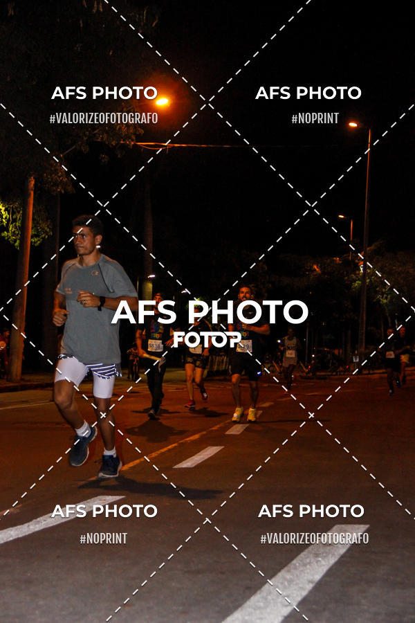 Achetez vos photos de l'vnementNeon Night Run 2019 - Belo Horizonte sur Fotop