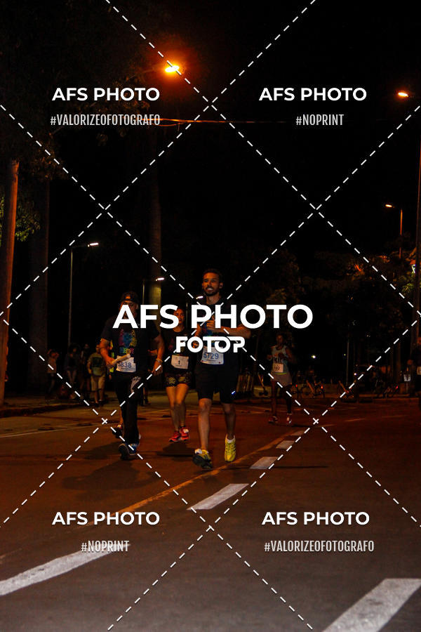 Achetez vos photos de l'vnementNeon Night Run 2019 - Belo Horizonte sur Fotop