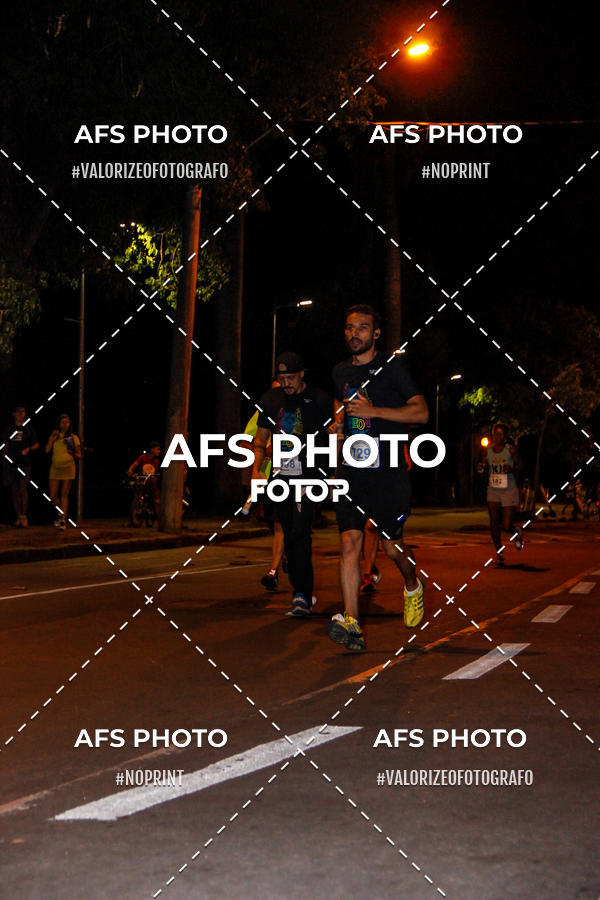 Achetez vos photos de l'vnementNeon Night Run 2019 - Belo Horizonte sur Fotop