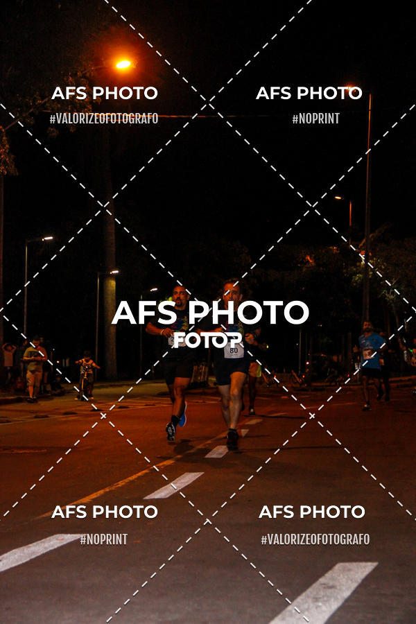 Achetez vos photos de l'vnementNeon Night Run 2019 - Belo Horizonte sur Fotop