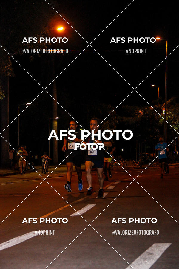 Achetez vos photos de l'vnementNeon Night Run 2019 - Belo Horizonte sur Fotop