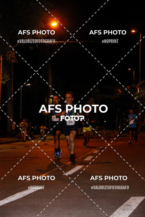 Achetez vos photos de l'vnementNeon Night Run 2019 - Belo Horizonte sur Fotop
