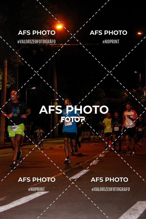 Achetez vos photos de l'vnementNeon Night Run 2019 - Belo Horizonte sur Fotop