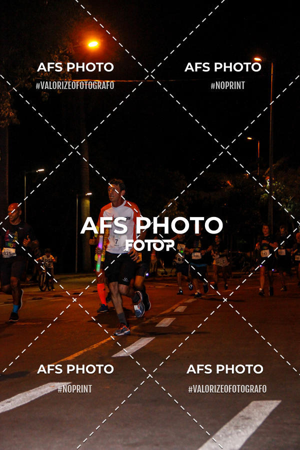 Achetez vos photos de l'vnementNeon Night Run 2019 - Belo Horizonte sur Fotop