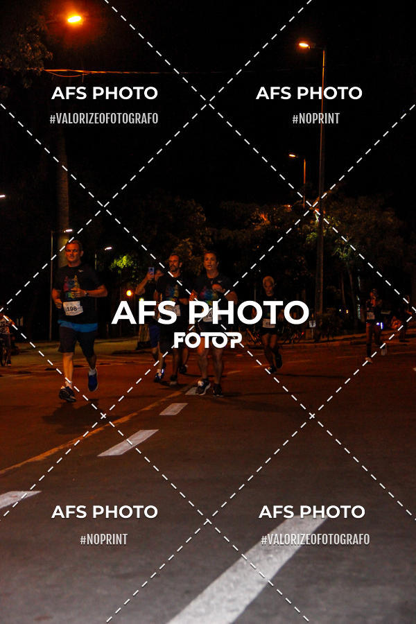 Achetez vos photos de l'vnementNeon Night Run 2019 - Belo Horizonte sur Fotop