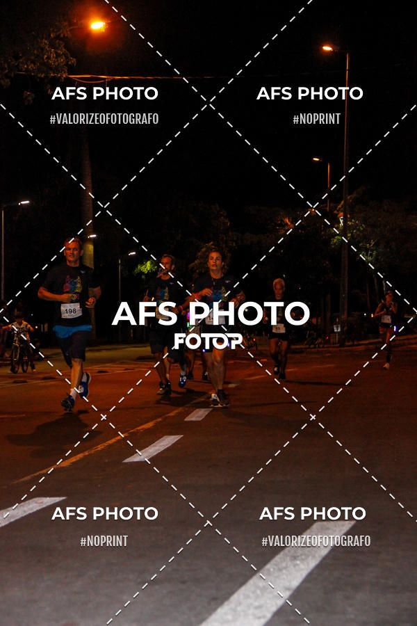 Achetez vos photos de l'vnementNeon Night Run 2019 - Belo Horizonte sur Fotop
