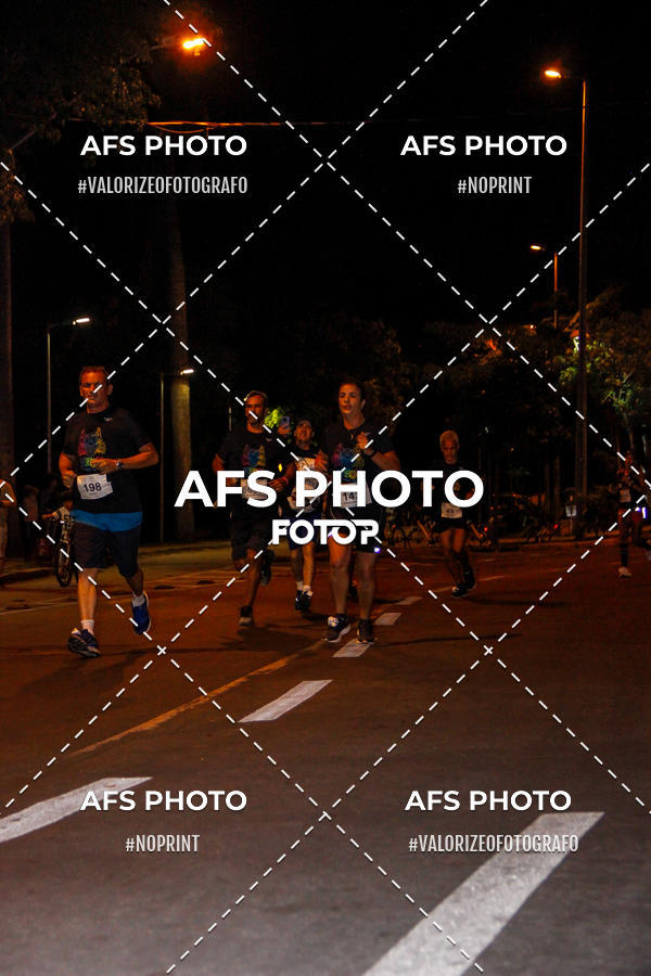 Achetez vos photos de l'vnementNeon Night Run 2019 - Belo Horizonte sur Fotop
