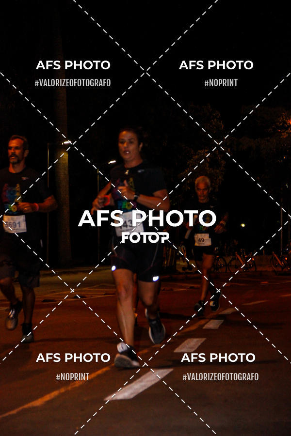 Achetez vos photos de l'vnementNeon Night Run 2019 - Belo Horizonte sur Fotop