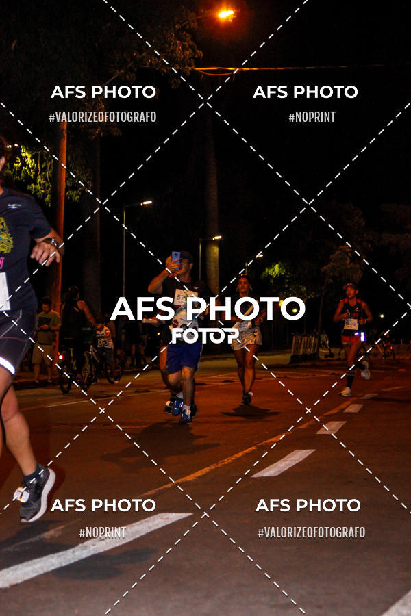 Achetez vos photos de l'vnementNeon Night Run 2019 - Belo Horizonte sur Fotop