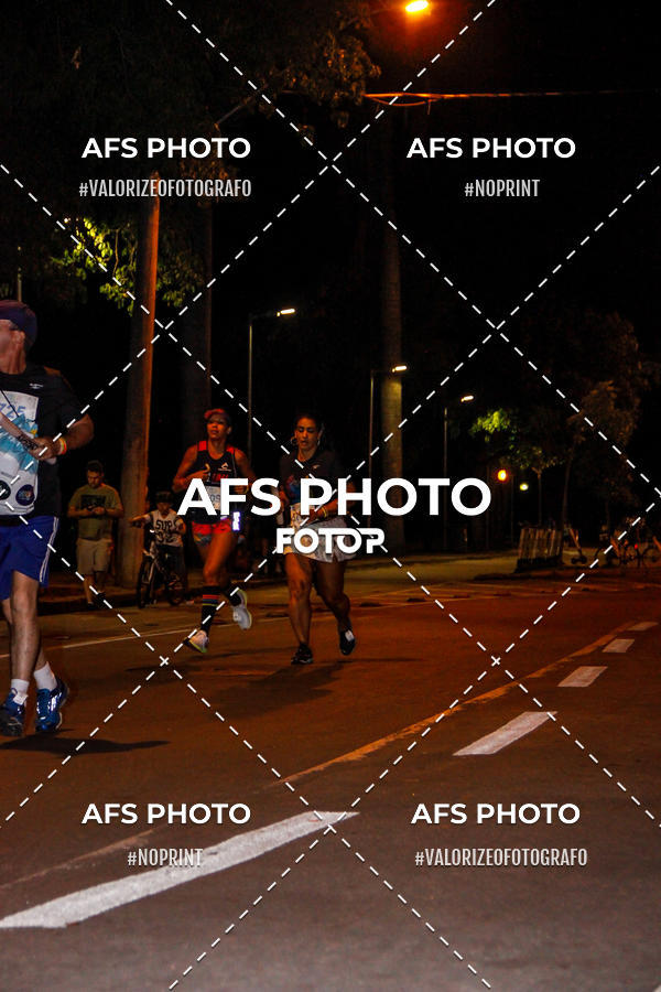 Achetez vos photos de l'vnementNeon Night Run 2019 - Belo Horizonte sur Fotop