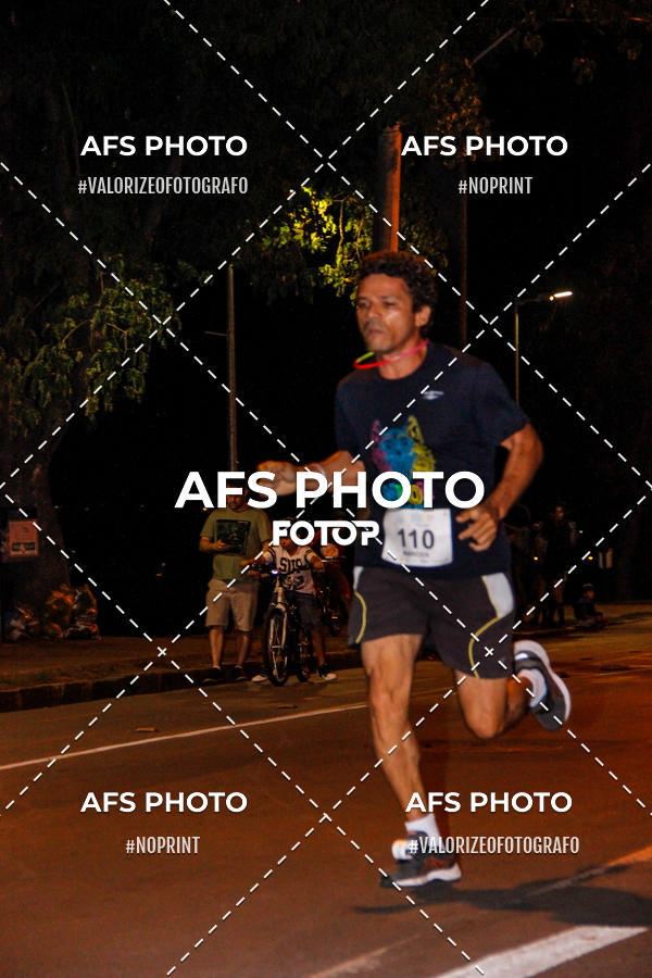 Achetez vos photos de l'vnementNeon Night Run 2019 - Belo Horizonte sur Fotop