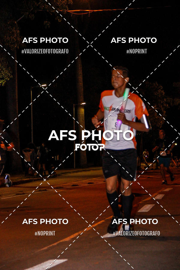Achetez vos photos de l'vnementNeon Night Run 2019 - Belo Horizonte sur Fotop