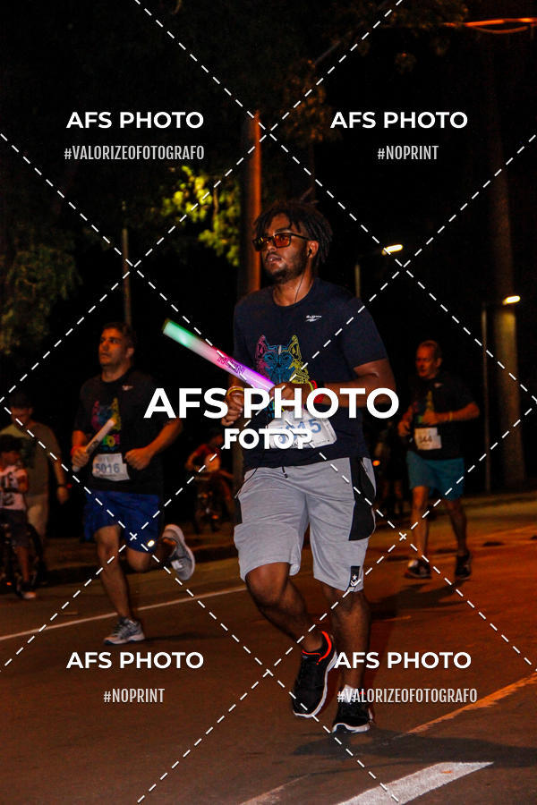 Achetez vos photos de l'vnementNeon Night Run 2019 - Belo Horizonte sur Fotop