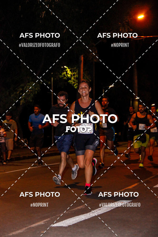 Achetez vos photos de l'vnementNeon Night Run 2019 - Belo Horizonte sur Fotop
