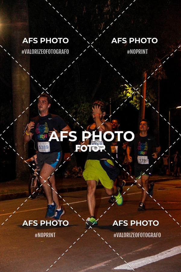 Achetez vos photos de l'vnementNeon Night Run 2019 - Belo Horizonte sur Fotop