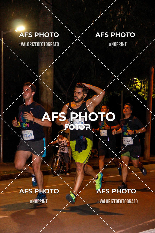 Achetez vos photos de l'vnementNeon Night Run 2019 - Belo Horizonte sur Fotop