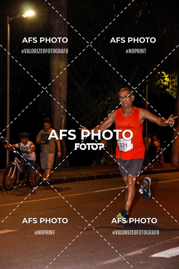 Achetez vos photos de l'vnementNeon Night Run 2019 - Belo Horizonte sur Fotop