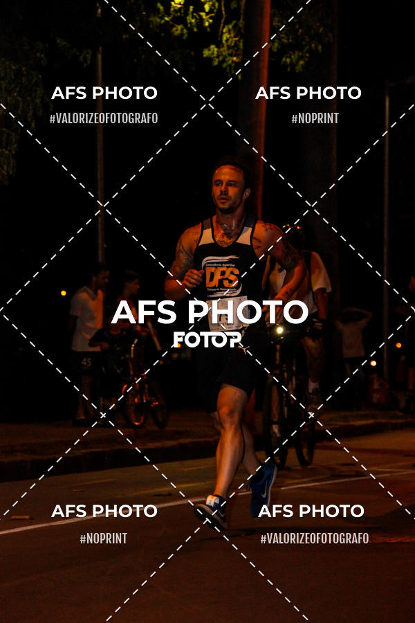Achetez vos photos de l'vnementNeon Night Run 2019 - Belo Horizonte sur Fotop