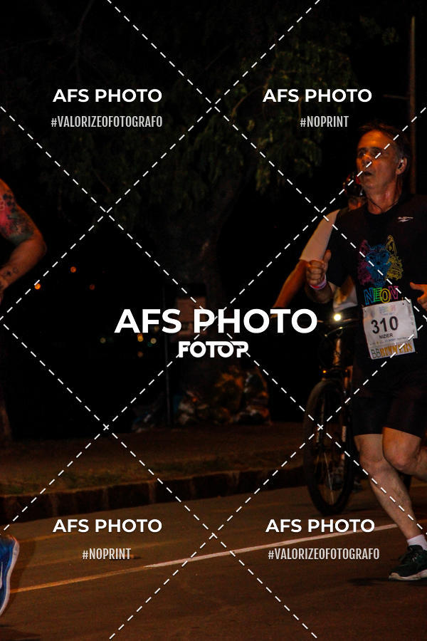 Achetez vos photos de l'vnementNeon Night Run 2019 - Belo Horizonte sur Fotop