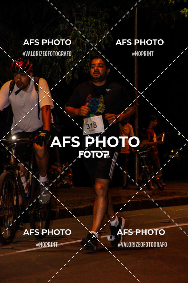 Achetez vos photos de l'vnementNeon Night Run 2019 - Belo Horizonte sur Fotop