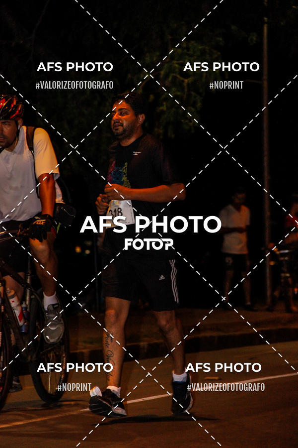 Achetez vos photos de l'vnementNeon Night Run 2019 - Belo Horizonte sur Fotop