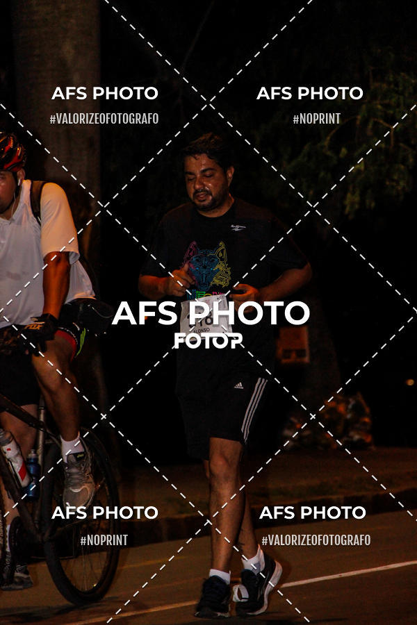 Achetez vos photos de l'vnementNeon Night Run 2019 - Belo Horizonte sur Fotop