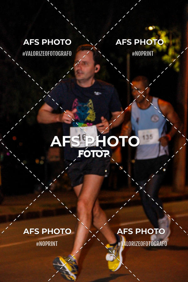 Achetez vos photos de l'vnementNeon Night Run 2019 - Belo Horizonte sur Fotop