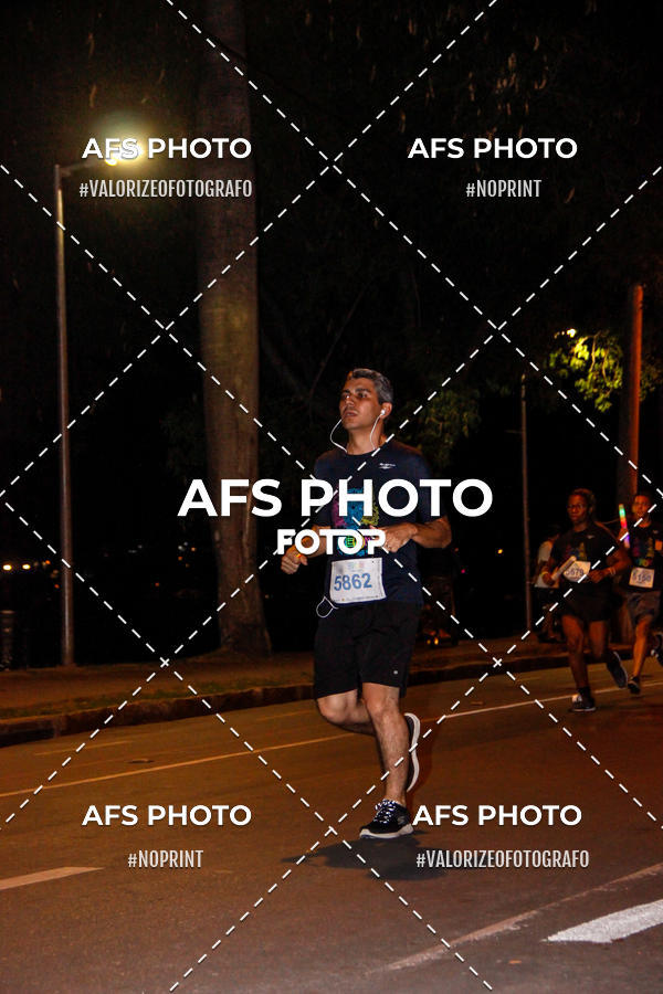 Achetez vos photos de l'vnementNeon Night Run 2019 - Belo Horizonte sur Fotop