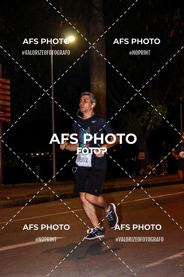 Achetez vos photos de l'vnementNeon Night Run 2019 - Belo Horizonte sur Fotop