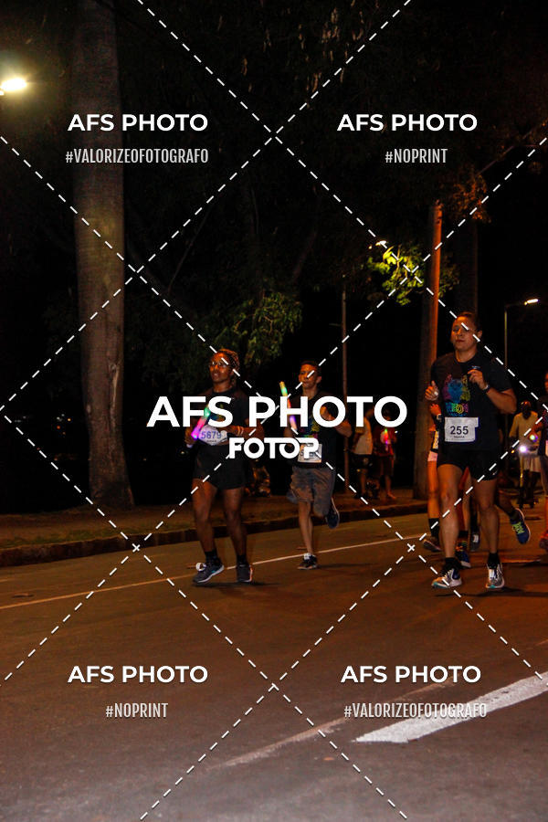 Achetez vos photos de l'vnementNeon Night Run 2019 - Belo Horizonte sur Fotop
