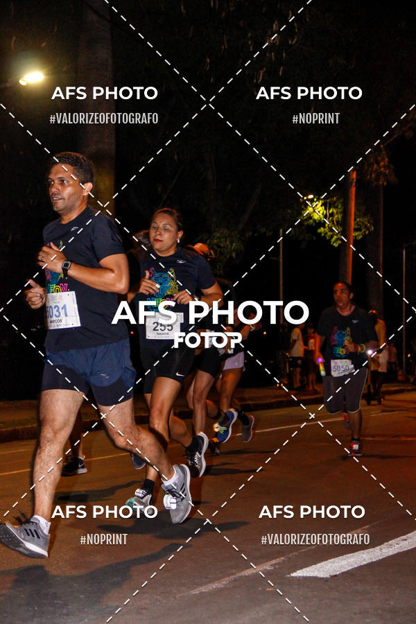 Achetez vos photos de l'vnementNeon Night Run 2019 - Belo Horizonte sur Fotop