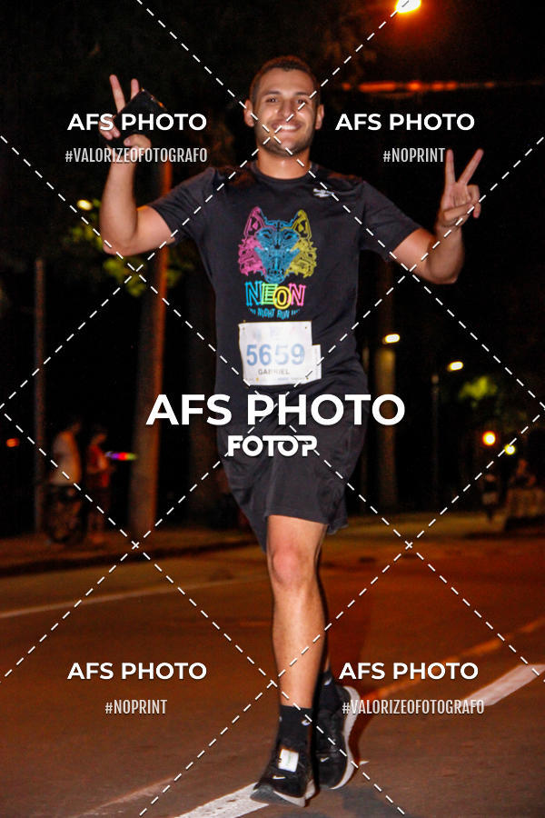 Buy your photos of the eventNeon Night Run 2019 - Belo Horizonte on Fotop