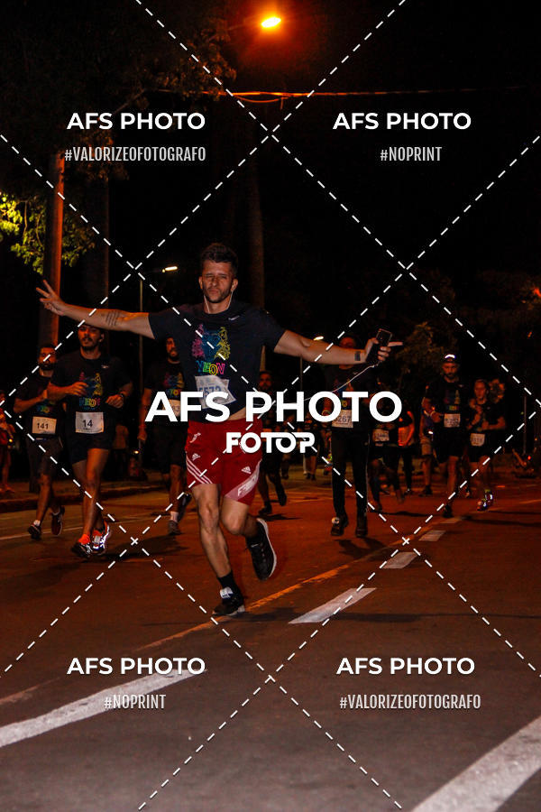 Buy your photos of the eventNeon Night Run 2019 - Belo Horizonte on Fotop
